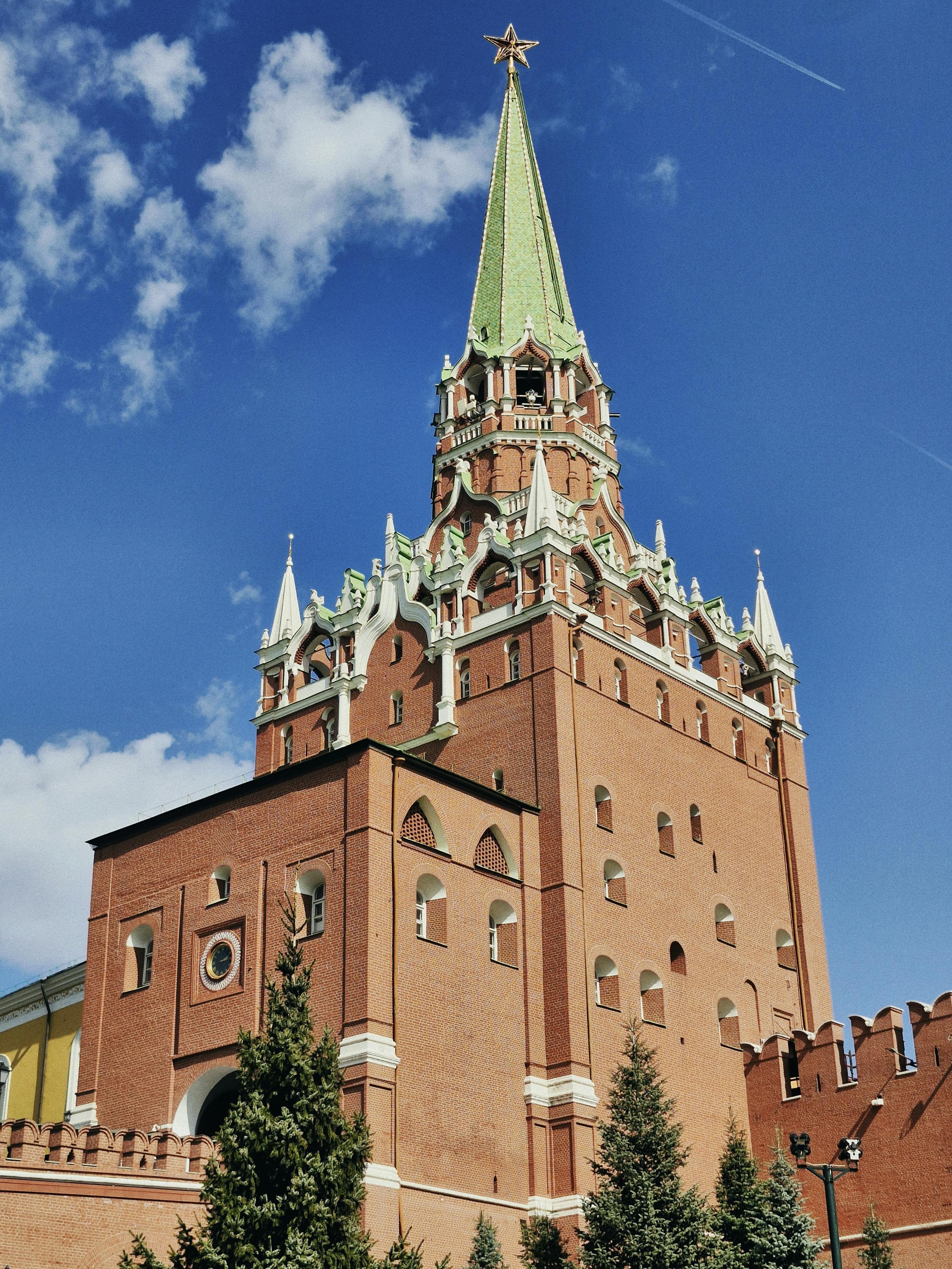 Spasskaya Tower of the Moscow Kremlin under a clear sky